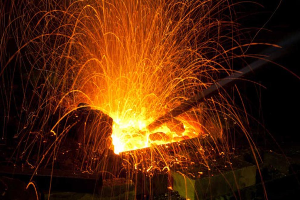 根据下死点变形限制特点,锻造设备四种形式